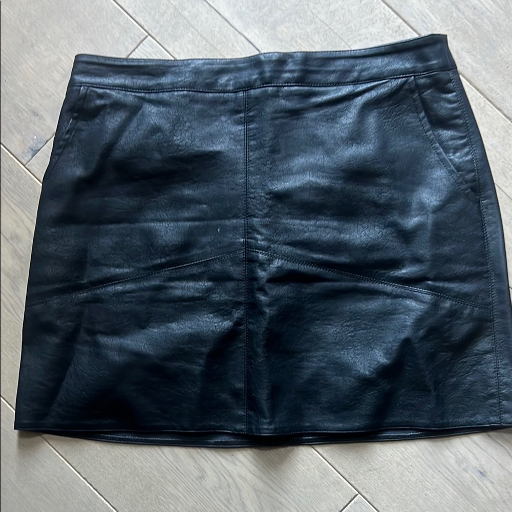 Black vegan leather Skirt with pockets